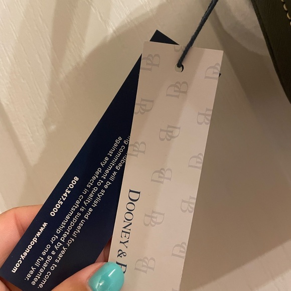 Dooney & Bourke WDW Castle Brand New Black Crossbody Bag with Gold Castle Design - Picture 4 of 14